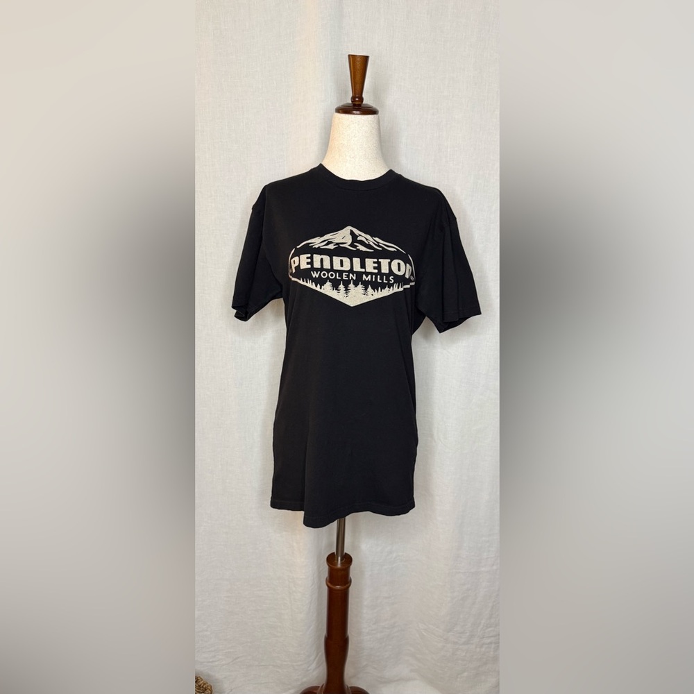 Black Pendleton Woolen Mills men's short sleeve graphic t-shirt
Size Medium